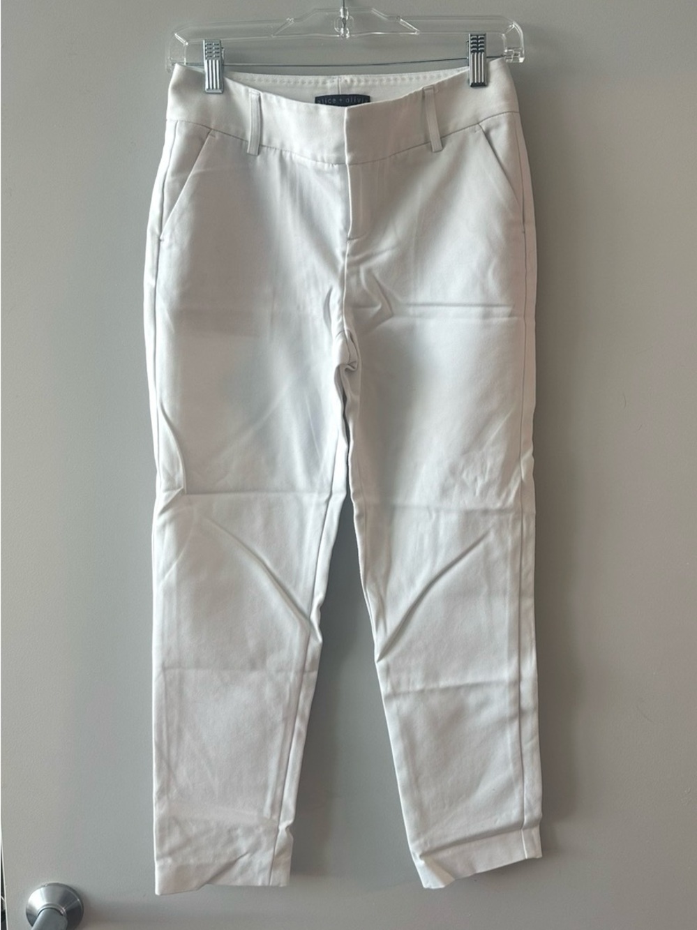 ALICE+OLIVIA White Cropped Ankle Jeans